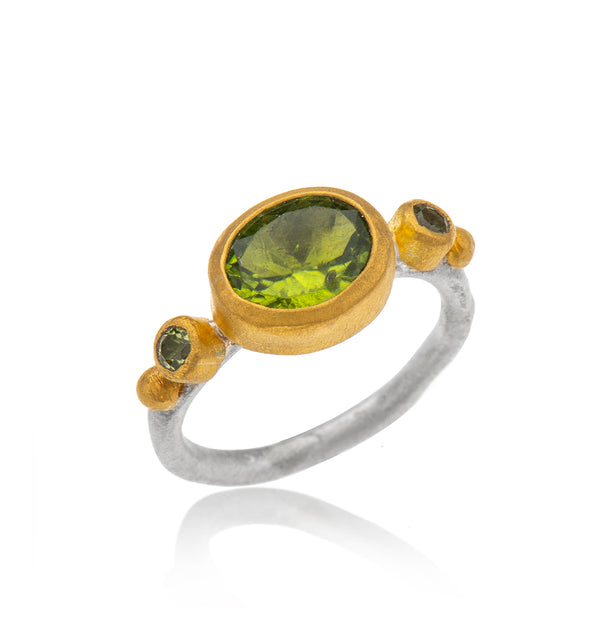 Nava Zahavi Yellow Gold Oval Peridot Ring