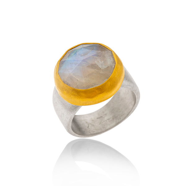 Nava Zahavi Yellow Gold round Moonstone ring
